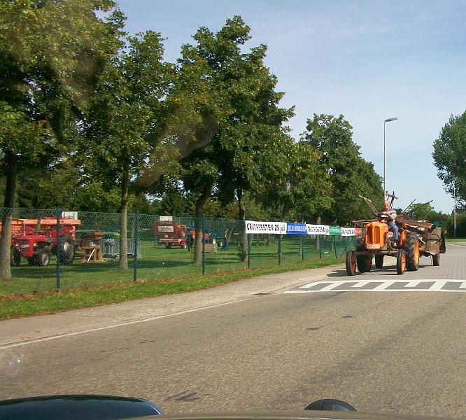 Tractors, oldtimers, ambachten, enz..JPG - Met tractors, oldtimers, ambachten en nog vele meer